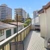 Отель Downtown Mountview - Mt Maunganui Holiday Home, фото 10