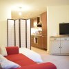 Отель Clean Bright Apartment 7 mins from Central London, фото 3