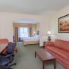 Отель Holiday Inn Express And Suites Lexington Nw The Vi, фото 15