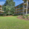 Отель Hilton Head Family Condo w/ Community Pool & Bikes, фото 15