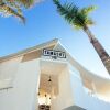 Отель TRACADERO Beach Club and Holidays Rentals в Байяибе