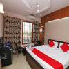 Отель OYO 13059 The Alarian Residency, фото 4