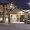 Отель La Quinta Inn & Suites by Wyndham Central Point - Medford, фото 1