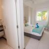 Отель Summer Breeze - Beachfront - 3 Bedrooms Suite, фото 11