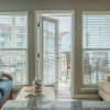 Отель Sandy Toes 1 Bedroom Condo, фото 11