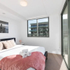 Отель Sofun Apartment On Edmondstone St, фото 4