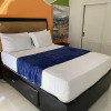 Отель Elegant 1BR Apt with Pool, фото 4