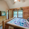 Отель Running Bear, 2 Bedrooms, Sleeps 8, Hot Tub, Gas Fireplace, Pool Table, фото 12