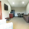 Отель Edgewater Hotel and Suites, фото 4
