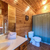 Отель Hemlock Inn - Eight Bedroom Cabin, фото 17