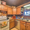 Отель Gatlinburg Mountain-view Cabin: 5 Mi to Downtown, фото 10