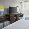 Отель Hampton Inn & Suites Teaneck Glenpointe, фото 15