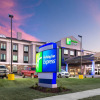 Отель Holiday Inn Express Hutchinson, an IHG Hotel, фото 1