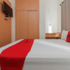 Отель Reddoorz Plus Near Galaxy Bekasi, фото 6