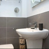 Отель Stunning Newly Refurbished Apt With Private Entrance, фото 9