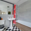 Отель Light and Spacious Cottage, Located in the Pleasant Centre of Brighton, фото 7