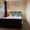 Отель Heart of Canterbury Holiday Home Sleeps 7 Wifi, фото 2