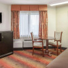 Отель Howard Johnson Hotel by Wyndham Newark Airport, фото 3