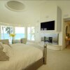 Отель Malibu Spectacular Ocean View Mansion в Малибу