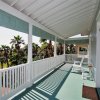Отель Palm House - Private Beachfront House 3 Bedroom Home by RedAwning, фото 3