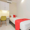 Отель RedDoorz Syariah Plus @ Jatibening, фото 4