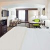 Отель La Quinta Inn & Suites by Wyndham Fowler, фото 30