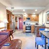 Отель K B M Resorts- Cbi-205 Upgraded 1bd, Wood Fireplace, Full Kitchen, Wifi, Walk to Slopes!, фото 7