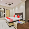 Отель OYO 16122 Hotel Navya Palace, фото 4