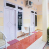 Отель RedDoorz Syariah @ Aura Homestay, фото 12