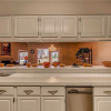 Отель Fairway Retreat 4 Bedrooms Wii Fireplace Wifi Sleeps 8, фото 6