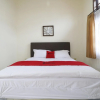Отель RedDoorz Syariah near Gelora Delta Sidoarjo, фото 4