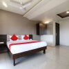 Отель OYO 12844 Sri Sai Suites, фото 5