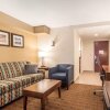 Отель Comfort Inn & Suites Brattleboro I-91 в Брэтлборо