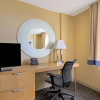 Отель La Quinta Inn & Suites by Wyndham Sunrise, фото 2