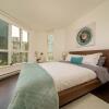 Отель Sunset Beach Walk 2BD+2BA+1PRK Yaletown, фото 7