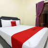 Отель RedDoorz near Terminal Condong Catur 2, фото 22