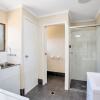Отель Gold Rush Apartments, фото 8