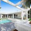 Отель Luxury Burleigh Oasis with Pool, фото 18
