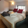 Отель 1700s Canalside Cottage Sleeps up to 12 Guests, фото 21