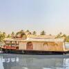 Отель 1 BHK Houseboat in Pallathuruthy, Alappuzha, by GuestHouser (25F4), фото 1