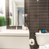 Отель QuickStay - Premium 2-Bedroom with CN Tower & Lake Views, фото 28