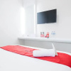 Отель Reddoorz Plus Near Deli Park Mall Medan, фото 7