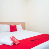 Отель RedDoorz Syariah near Taman Siring 2, фото 3