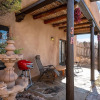 Отель Cielito - Two Kiva Fireplaces Walk to Canyon Rd and the Plaza, фото 12