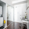 Отель Modern Bright 1Br+Den Unit Downtown, фото 6