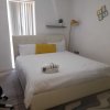 Отель Immaculate 3-bed Apartment in Barking, фото 10