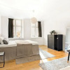 Отель Sanders Leaves - Charming 3-bdr Apt With City View, фото 14