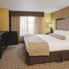 Отель La Quinta Inn & Suites by Wyndham Hot Springs, фото 45