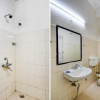 Отель OYO Flagship 84103 Blue Star Guest House, фото 8