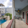 Отель Gruene Getaway 3 Bedroom Condo, фото 20